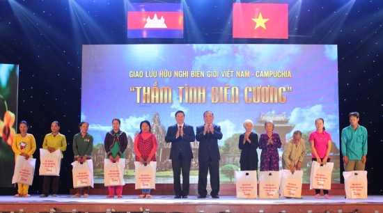 j1zhkn3m85-57439_34195809170982264_Anh_9