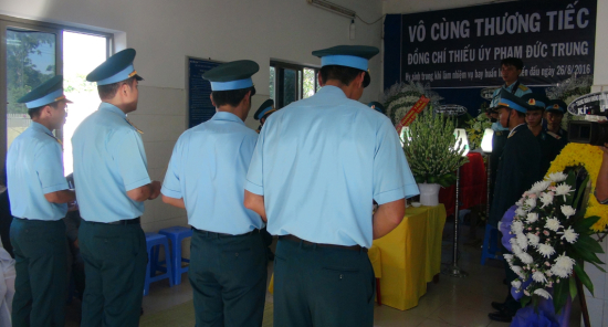 j8abl2yq7c-52480_1107230550868897346_2.vieng