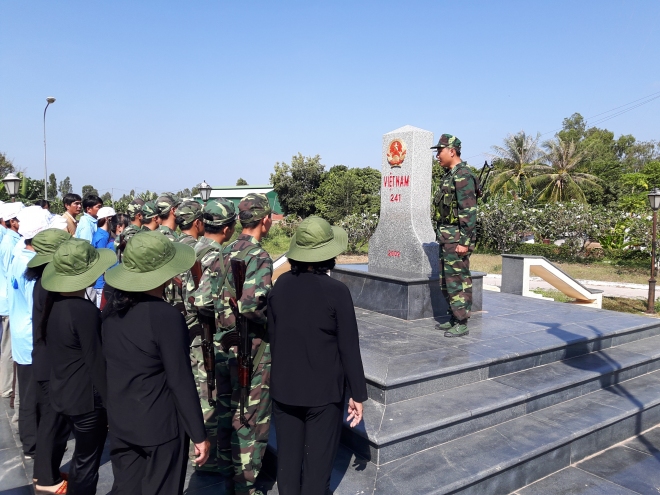 j9mw1yceq0-44289_477914806891487229_nh_3Cn_b_n_BPCKQT_Sng_Tin_thc_hin_nghi_thc_cho_ct_mc_v_gii_thiu_v_ct_mc_241_cho_cn_b_hi_vin_on_vin_Hi_Nng_dn_Hi_ph_n_v_on_Thanh_nin_x_Vnh_Xng.
