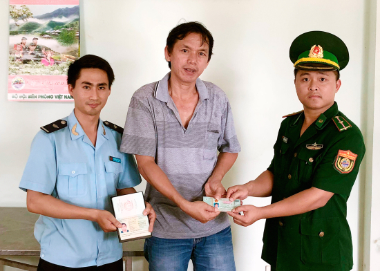 jwud6qaeis-73688_7358332191219439843_THIEU_UY_NGUYEN_DUC_CHUNG_V_ANH_NGUYEN_THAN_BINH_TRAO_TAI_SAN_CHO_NGUOI_BI_MAT