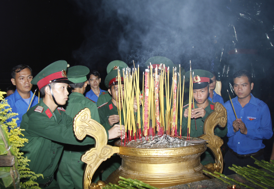 k1w6zgqtxy-51226_1982033153490393797_anh_1._Dang_huong_tai_dai_tuong_niem