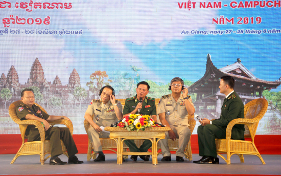 lanh-dao-cac-luc-luong-tai-buoi-toa-dam