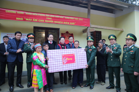 lduar6w123-72011_15171500541546039198_anh_2