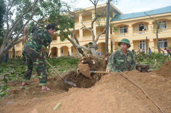 luc-luong-bdbp-giup-dan-khac-phuc-hau-qua-bao-lut