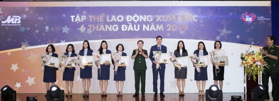 mj8sdqcek0-16677_16bea00392370e226556_bao_chi_3