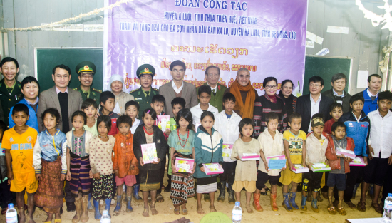 ng69cl2qih-70739_19838030561101580325_1_trao_qu_cho_cc_em