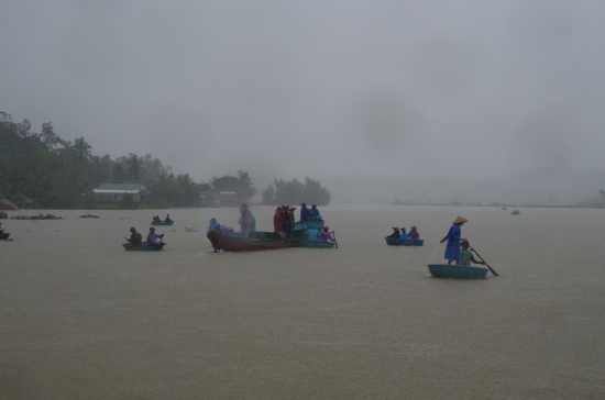 nhan-dan-tim-kiem-nan-nhan-nguyen-xuan-tam-bi-mat-tich-tren-song-tra-bong-anh-van-tanh