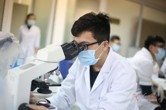 nhung-sinh-vien-khong-nghi-hoc-trong-dich-virus-corona-9