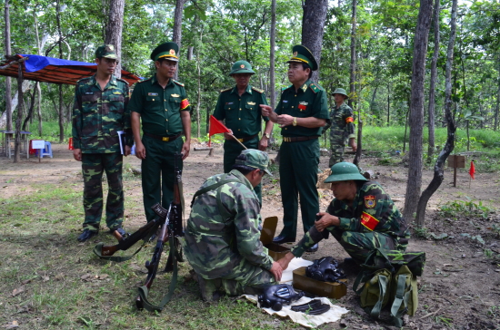 nksl4fv5ct-54129_1112521941420257834_Thieu_tuong_Le_Van_Thao_Pho_Tham_muu_truong_kiem_tra_cong_tac_chuan_bi_ban_dan_that_Bai_2_tai_Don_BP_Se_Re_Pok