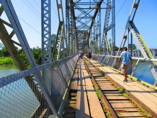 panama-costa-rica-border-crossing-bus-schedule-sixaola-guabito-3-1573207399-680x0