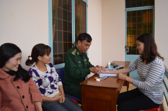 quan-y-don-bien-phong-cua-khau-dak-rue-bdbp-dak-lak-kham-benh-va-cap-thuoc-mien-phi-cho-nguoi-dan-xa-eabung