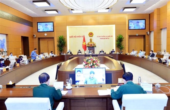 quang-canh-phien-hop-2532020-tvqh
