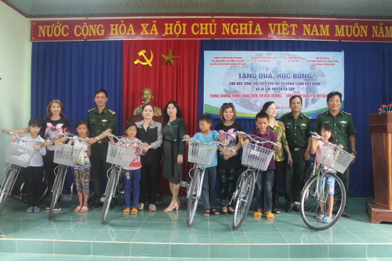 rvyc5b3u6m-17626_f_jysiencu2_trao_xe_p_cho_cc_chu_x_Ia_Lp
