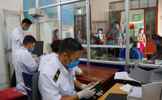 tat-ca-cong-dan-tu-lao-ve-deu-duoc-kiem-tra-than-nhiet-va-cap-nhat-khai-bao-y-te-qua-ung-dung-tren-dien-thoai-di-dong