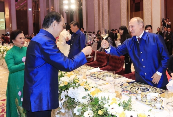 tdkc6qvxe5-68849_205539081640453915_4_vi_Putin