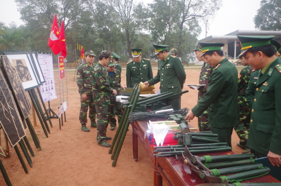 tham-quan-trien-lam-mo-hinh-hoc-cu-huan-luyen4