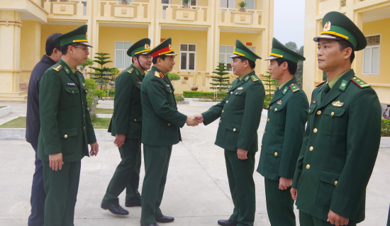 thuong-tuong-phan-van-giang-uy-vien-tw-dang-uy-vien-quan-uy-tw-thu-truong-bo-quoc-phong-tham-can-bo-chien-si-don-bien-phong-co-to