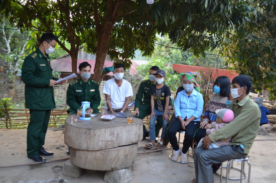 tich-cuc-tuyen-truyen-cac-chu-truong-chinh-sach-cua-dang-va-phap-luat-cua-nha-nuoc-cac-quy-dinh-ve-phong-dich-cua-nganh-y-te-toi-nguoi-dan-tren-bien-gioi