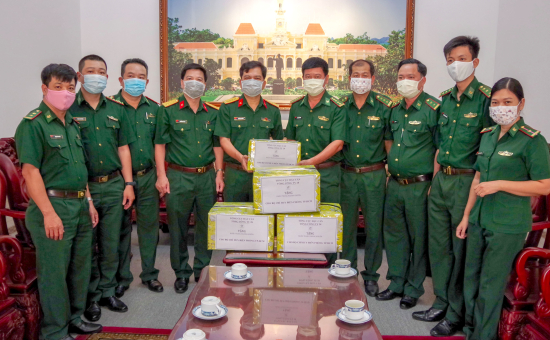 tiep-nhan-khau-trang-y-te