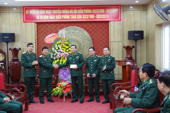 tkh0d3sqvy-59298_100481803021924799_Quan_khu_4_tang_qua