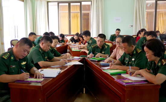 to-nhom-thao-luan-tai-lop-tap-huan