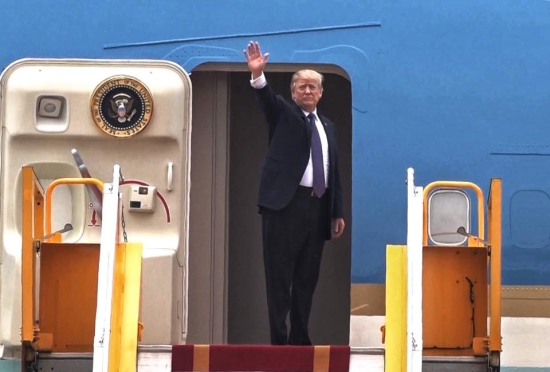 tong-thong-donald-trump-roi-ha-noi-ket-thuc-chuyen-tham-viet-nam-trum-1510471159-width960height650
