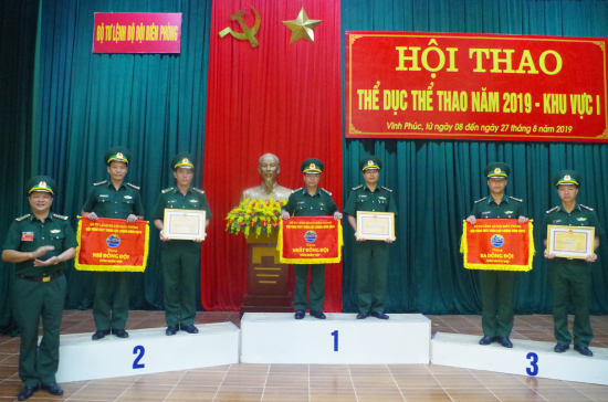 trao-giai-mon-quan-vot