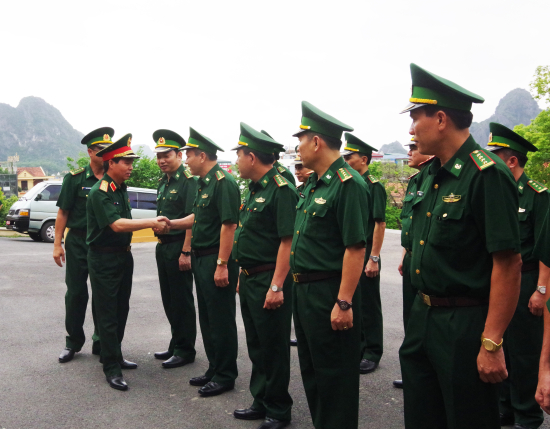 trung-tuong-do-can-pho-chu-nhiem-tong-cuc-chinh-tri-qdnd-viet-nam-kiem-tra-bdbp-quang-ninh