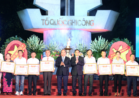 tt-trao-bang-to-quoc-ghi-cong