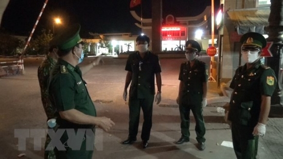 ttxvn-covid19-tam-ngung-cac-hoat-dong-qua-lai-buon-ban-tai-cac-cua-khau-phu-va-duong-mon-loi-mo-tren-tuyen-bien-gioi-tay-ninh-113335353-4527063