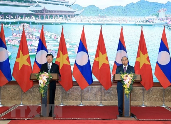 ttxvn-thu-tuong-nguyen-xuan-phuc-va-thu-tuong-thongloun-sisoulith-dong-chu-tri-ky-hop-lan-thu-42-uy-ban-lien-chinh-phu-ve-hop-tac-song-phuong-viet-4350525