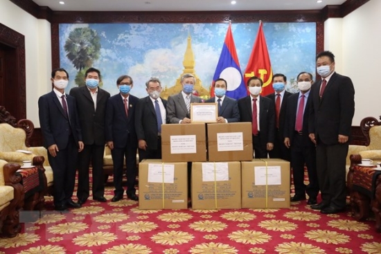 ttxvn-ung-ho-nhan-dan-lao-chong-dich-covid19