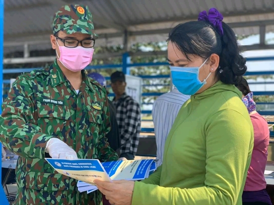 tyi7kzjcf4-27119_f_k8s5alew3_1CBCS_n_BPCK_Long_Bnh_tuyn_truyn_phng_chng_dch_Covid19_cho_ngi_dn_khu_vc_bin_gii_3