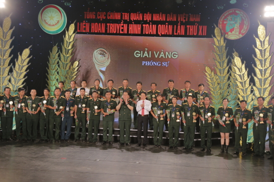 u1cm632zbx-4937_f_jmdk2yqm1_A2._Giai_vang_phong_su