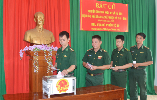 u3xf0cpwa4-48765_7923167181081565423_Cn_b_chin_s_tin_hnh_b_phiu.