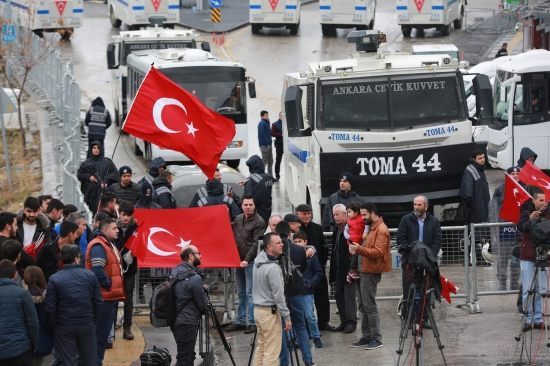uw2qnaxbv8-59893_f_j0c5pgen1_turkseprotesten