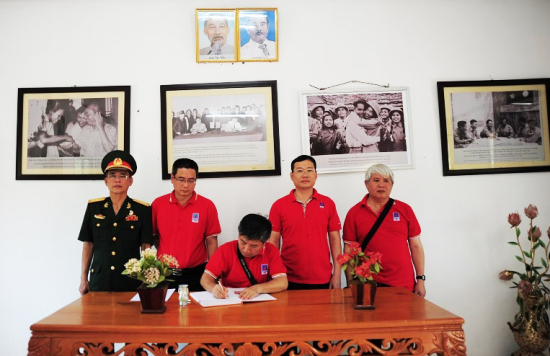 uzk4_tri-an-cac-anh-hung-liet-si-lien-quan-chien-dau-lao-viet-3