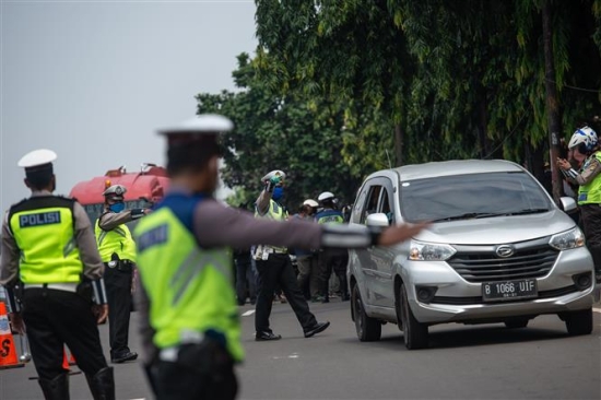 vna-potal-covid-19-indonesia-trien-khai-quan-doi-va-canh-sat-de-thuc-thi-gian-cach-xa-hoi-4593555