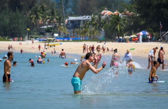 vna-potal-covid-19-thai-lan-lap-benh-vien-da-chien-phong-toa-dao-phuket-4559735