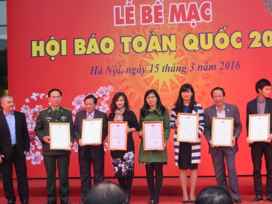 w43v_anh-nhan-giai-chtr-truyen-hinh-phat-thanh