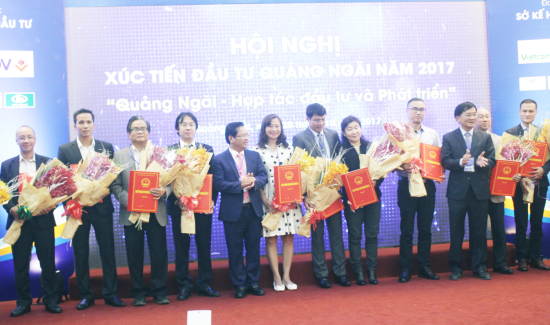 y98ahk4cwp-67960_1218896735590707694_2_trao_giay_phep