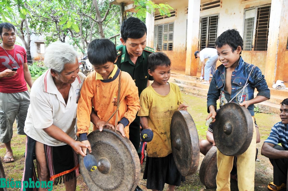 (82)- Để tiếng cồng chiêng vang mãi giữa đại ngàn