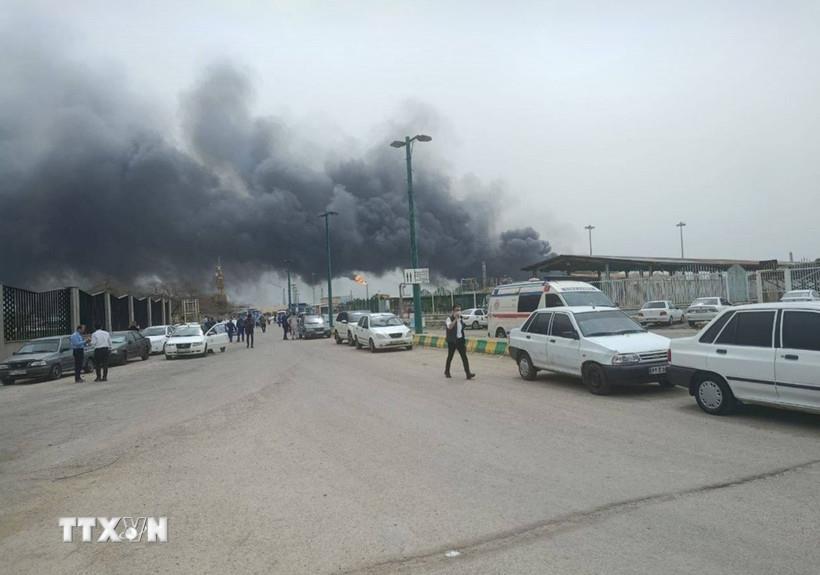 Tình Hình Tại Eo Biển Hormuz: Iran Cảnh Báo Sự An Toàn và Phản Ứng Từ Mỹ