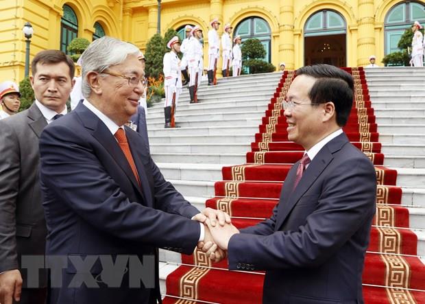 Tổng thống Kazakhstan kết thúc tốt đẹp chuyến thăm chính thức Việt Nam