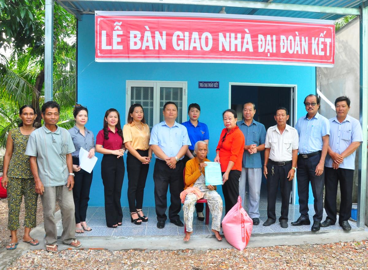 An Giang hỗ trợ An cư lạc nghiệp cho đồng bào dân tộc thiểu số vùng biên