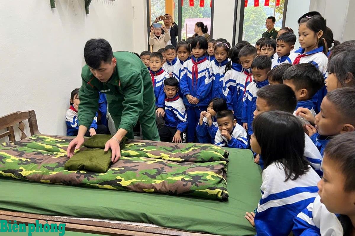 Giáo dục truyền thống nhân dịp kỷ niệm Ngày thành lập Quân đội nhân dân Việt Nam