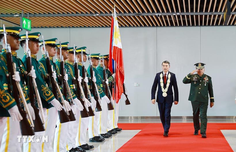 Thủ tướng Lê Minh Hưng đến Philippines dự Hội nghị Cấp cao ASEAN lần thứ 48