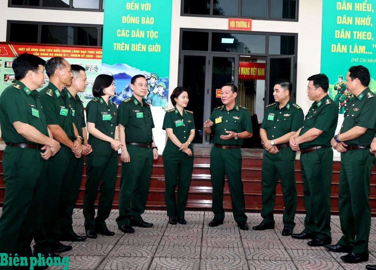 Những người truyền lửa trên mặt trận tư tưởng