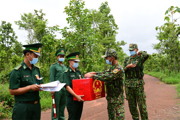 Những lá phiếu từ chốt phòng, chống dịch