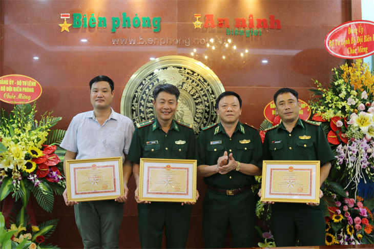 Người đại biểu của quân dân Thủ đô